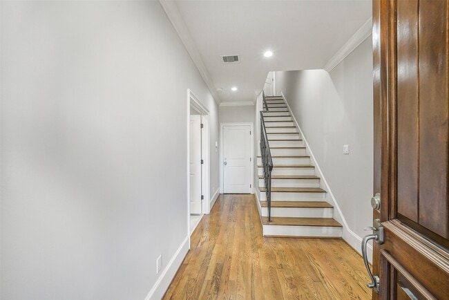 Building Photo - 1618 Rosewood St