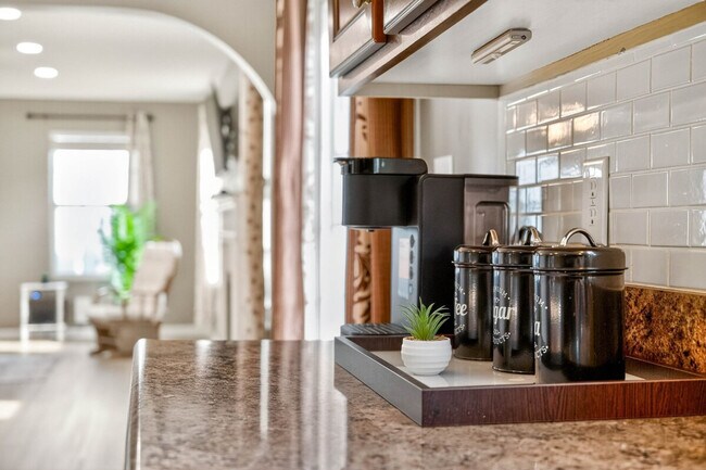 Building Photo - 1961 Creek Bank Dr