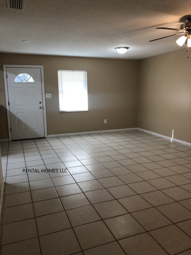 Building Photo - Remodeled Two Bedroom One Bath Duplex in Longwood Conveniently Close to Longwood Sun Rail