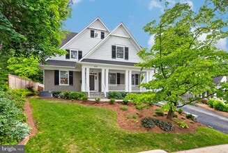 Building Photo - 5718 Huntington Pkwy