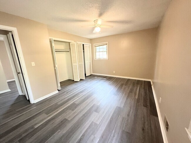 Building Photo - 2105 Hobson Ct