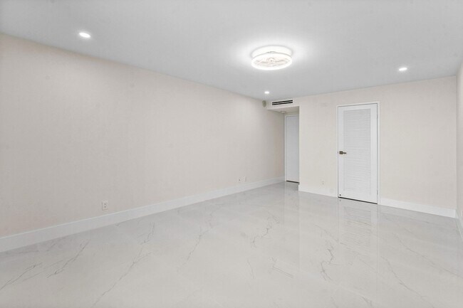 Building Photo - 5460 N Ocean Dr