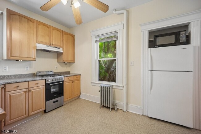 Building Photo - 76 Montague Pl