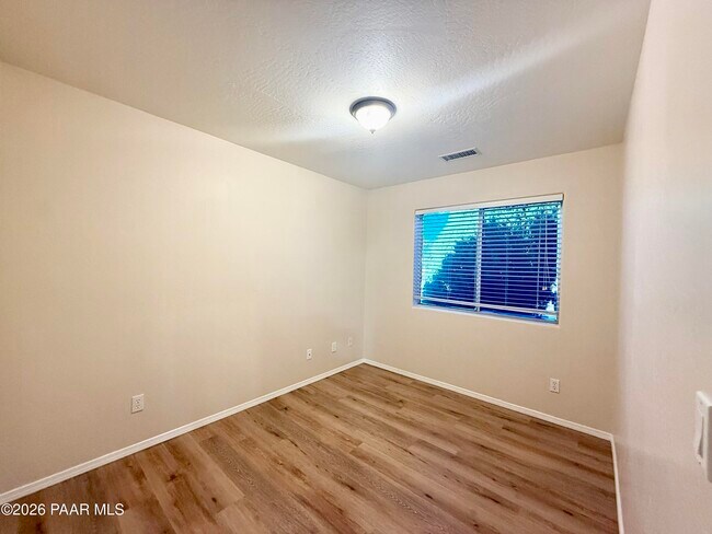 Building Photo - 821 Village Cir