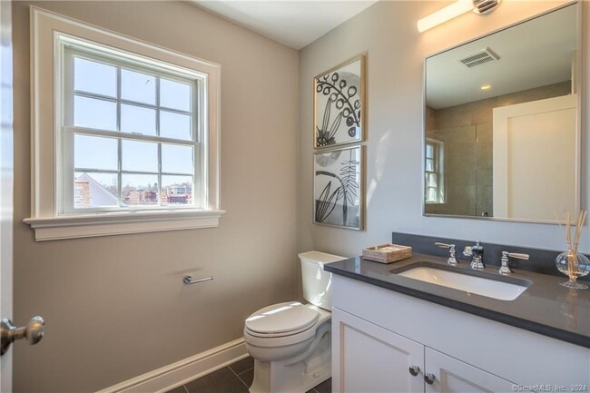 Building Photo - 201 Main St