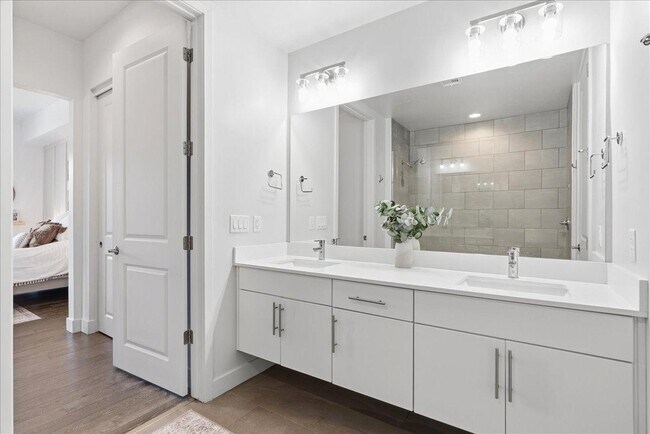 Building Photo - 3131 N Central Ave