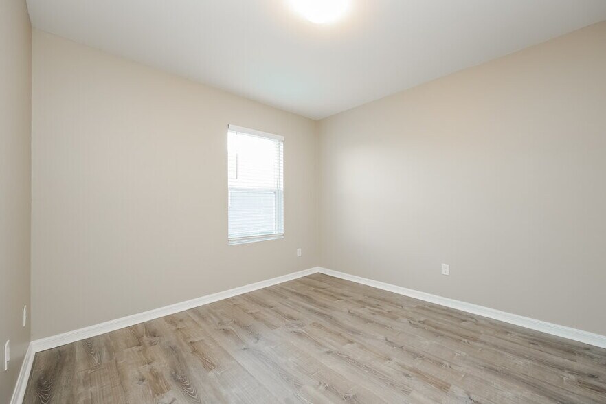Building Photo - 2564 Surfside Blvd