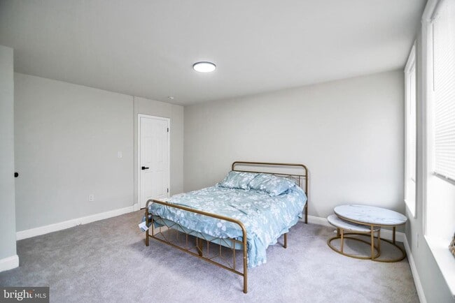 Building Photo - 2214 Wilkens Ave