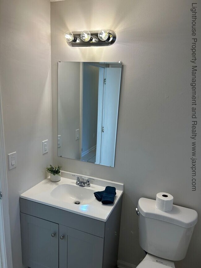 Building Photo - Beautiful 2 Bed/1 Bath Duplex in Atlantic ...