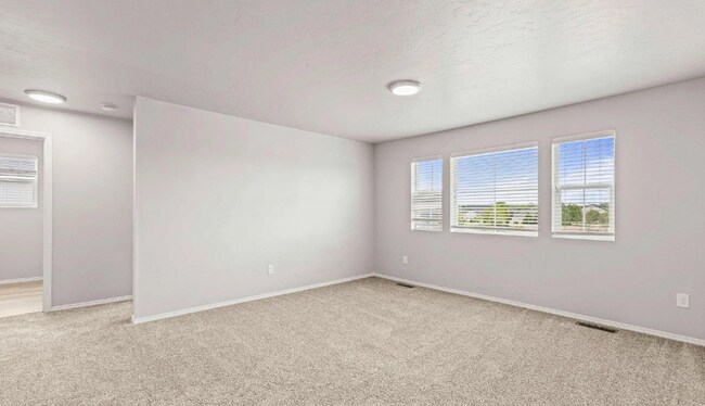 Building Photo - 4 Bed 2.5 bath with a 3 car garage