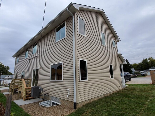 Building Photo - Papillion 3 Bedroom Townhome!