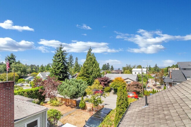 Building Photo - Sun-filled 3-bedroom, 3-bathroom single-fa...