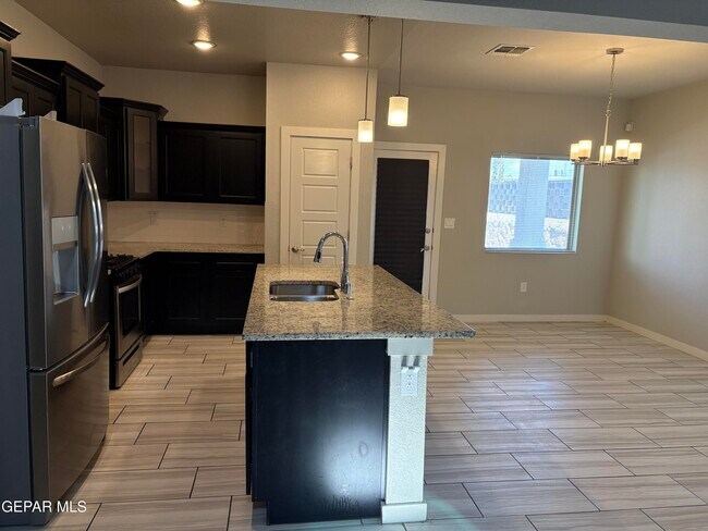 Building Photo - 11571 Leonor Duran St