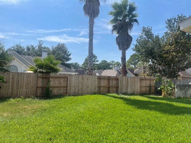 Building Photo - 3810 Hillbrook Dr