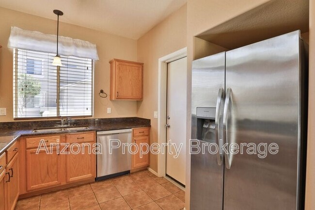 Building Photo - 875 S Porter St