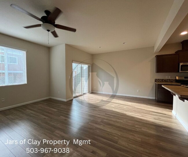 Building Photo - Move in Special!!!  Great South Salem Town...