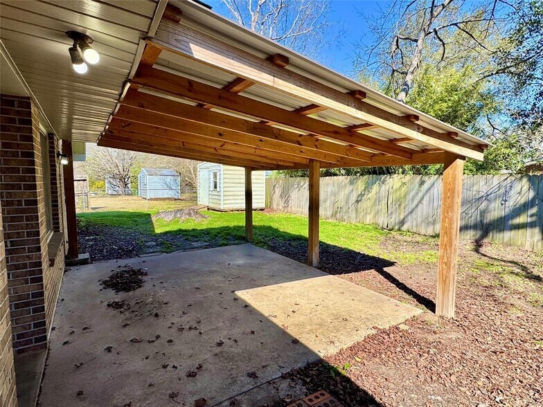 Building Photo - 761 Forestdale Dr