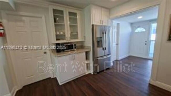 Building Photo - 2407 Scott St