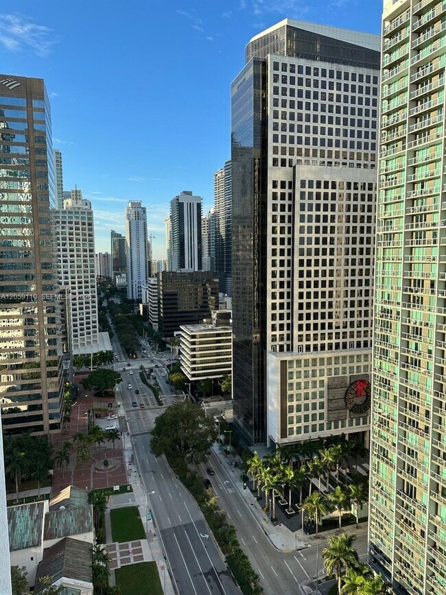 Building Photo - 485 Brickell Ave