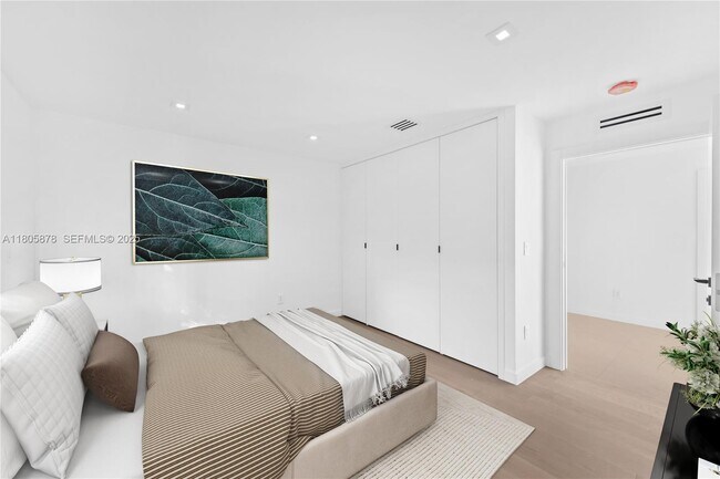 Building Photo - 120 NE 49th St