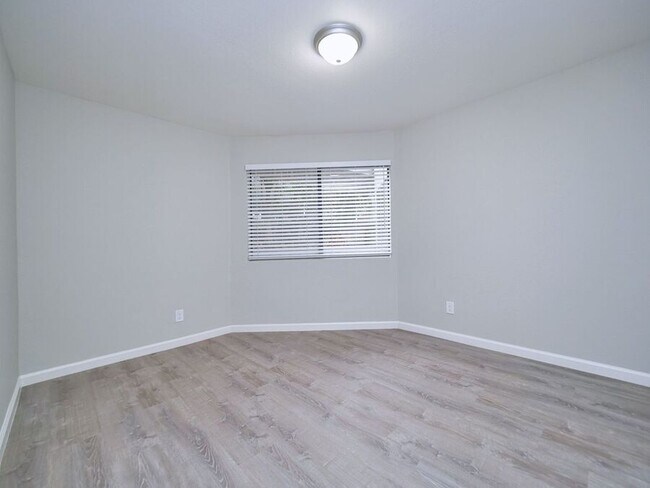 Building Photo - 920 Fletcher Ln