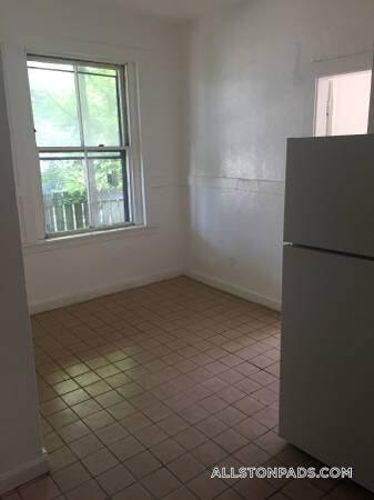 Building Photo - 8 Adella Pl