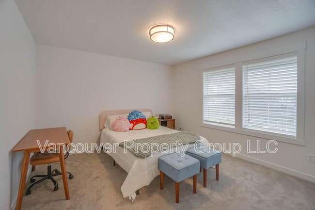 Building Photo - 737 SE 38th St