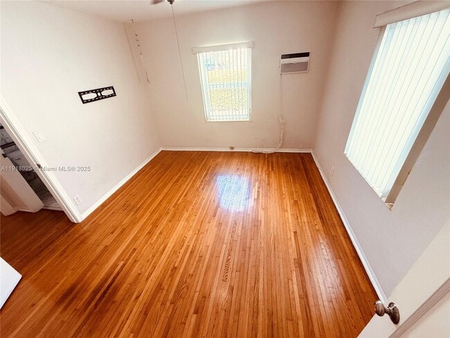 Building Photo - 503 SW 19th Ave