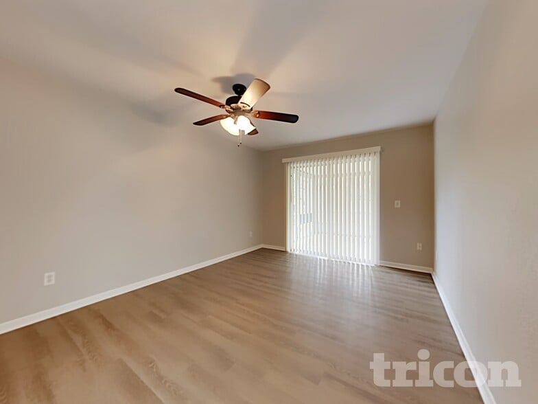 Building Photo - 802 Gullberry Ln