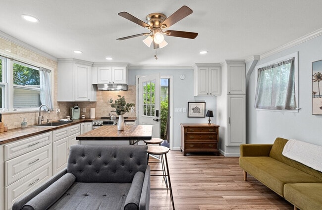 Building Photo - 2 Mead Dr