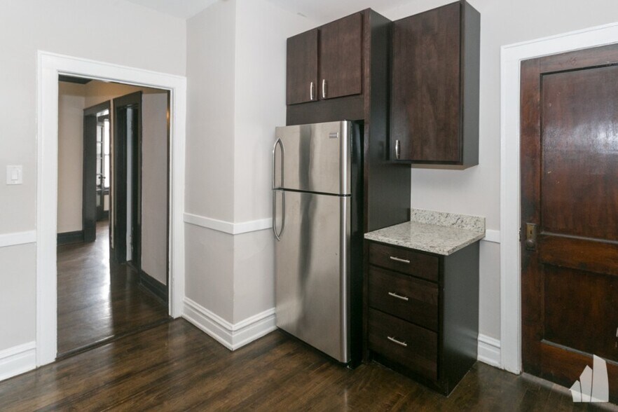 Building Photo - 3827 N Drake Ave