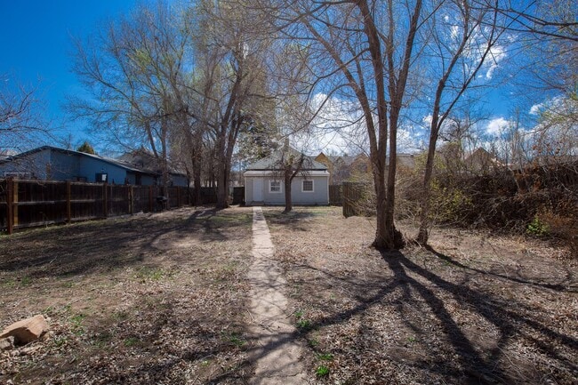Building Photo - Charming Old Town Bungalow!