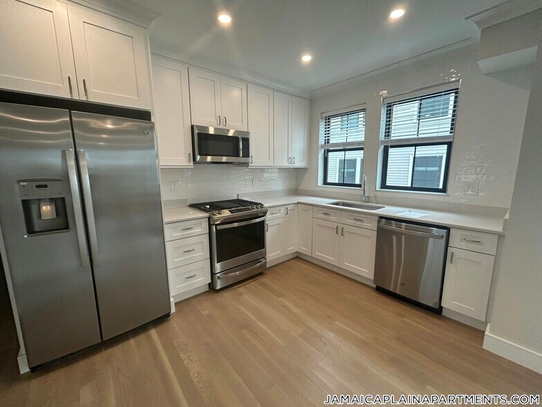 Building Photo - 279 Lamartine St