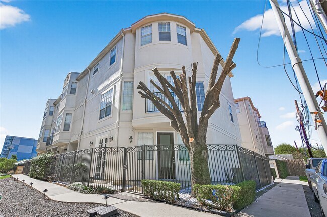 Primary Photo - 105 Detering St