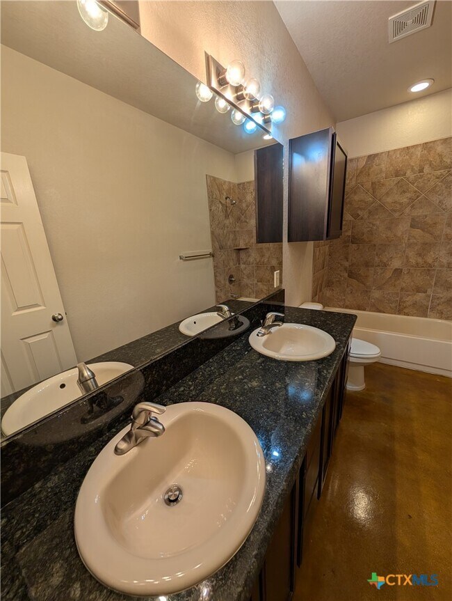 Building Photo - 229 Anne Louise Dr