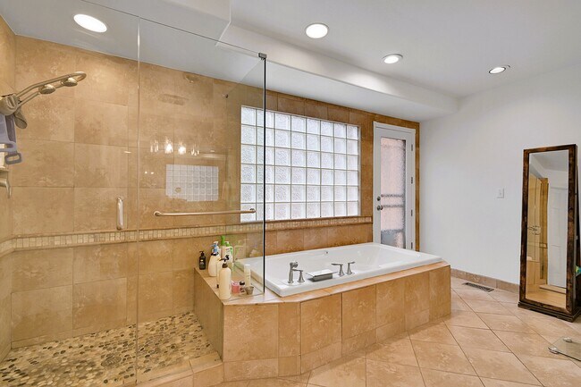 Building Photo - 28384 Kinnikinick Rd