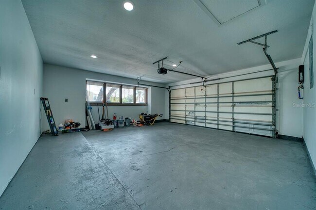 Building Photo - 1542 Sugarwood Cir