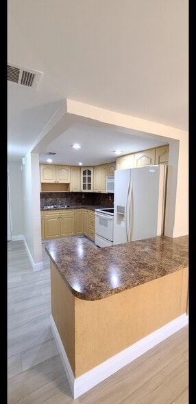 Building Photo - 140 NW 87th Ave