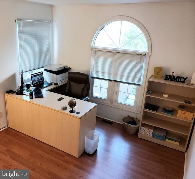 Building Photo - 407 Navajo Dr