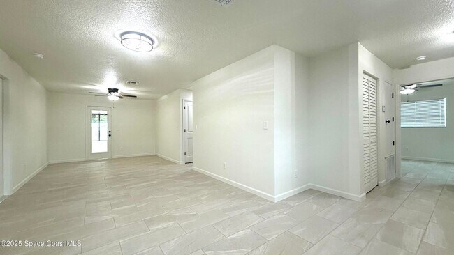 Building Photo - 104 Cherry St