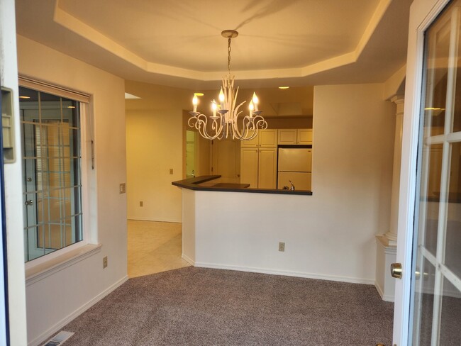 Building Photo - 3 bed 2 bath, close to Carrie Blake Park a...