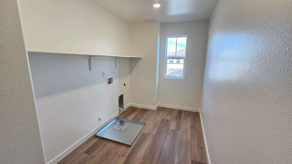 Building Photo - 10287 Garmont Way