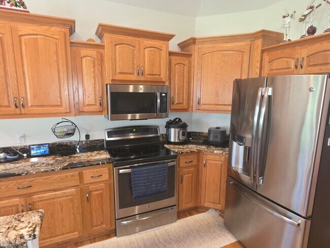 Building Photo - 3 bedroom executive ranch in Sussex