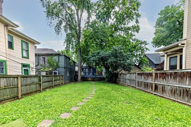 Building Photo - Short North / Victorian Village Stunning Single Family House!