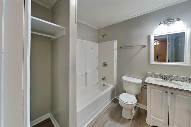 Building Photo - 5039 Wesleyan Dr