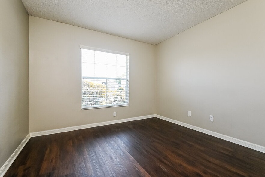 Building Photo - 12845 Longcrest Dr