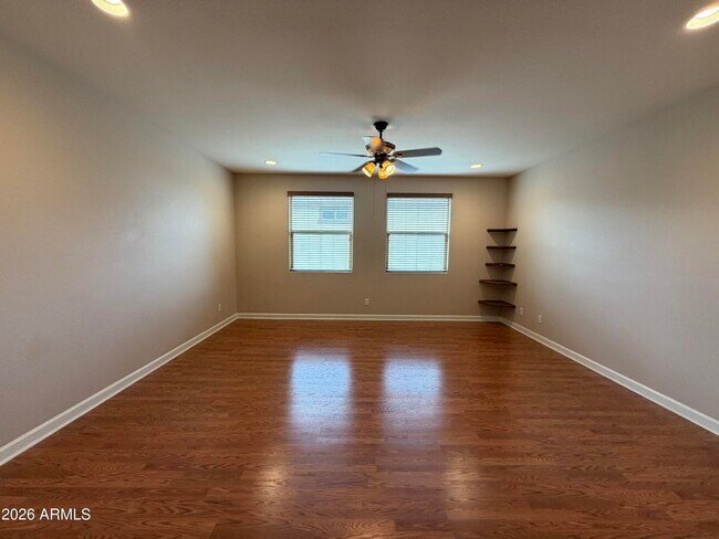 Building Photo - 722 E Sipapu Dr