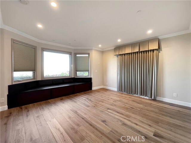 Building Photo - 2 Stallion Rd