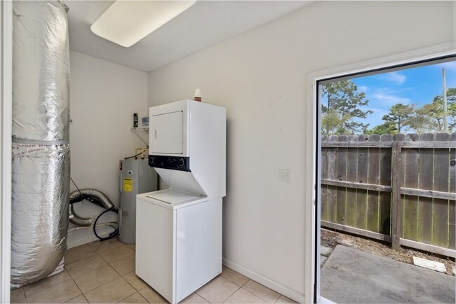 Building Photo - 457 Ponderosa Pines Dr