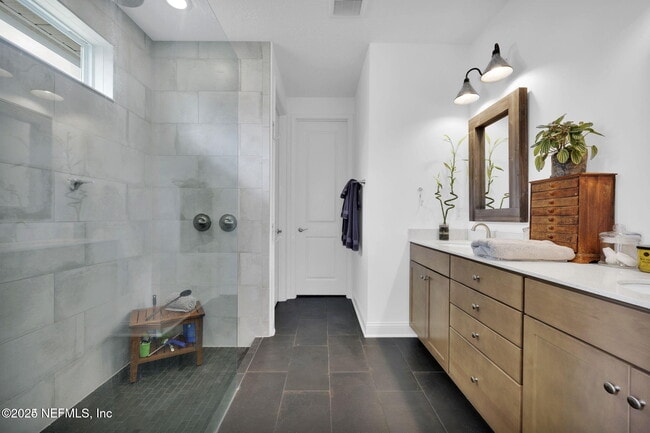 Building Photo - 299 Blue Hampton Dr